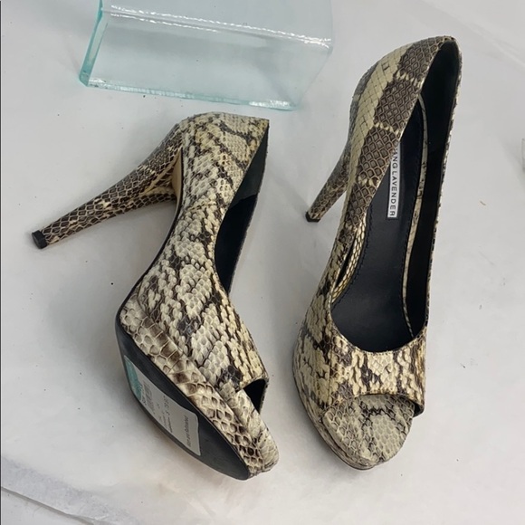 Vera Wang Lavender Sz 7.5M Selima Peep Toe Heels - Picture 4 of 13